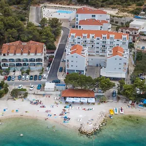 https://villa-malo-more.hotels-in-trogir.com